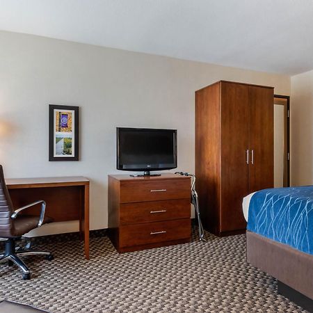 Comfort Inn & Suites Near Route 66 Lincoln Room photo